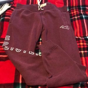 Hollister joggers burgundy small